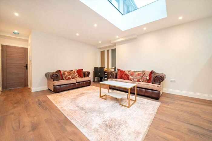 2 Bedroom Flat To Rent In Mayfield Road, London, W3