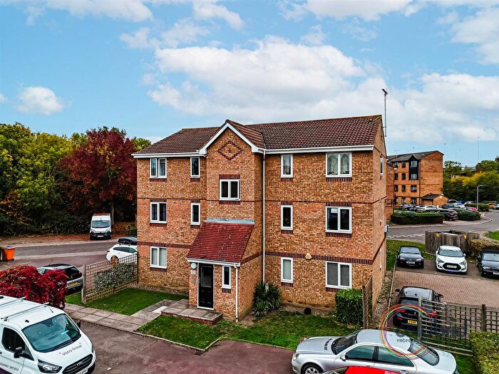 2 Bedroom Flat For Sale In Waterville Drive, Vange, Basildon, SS16