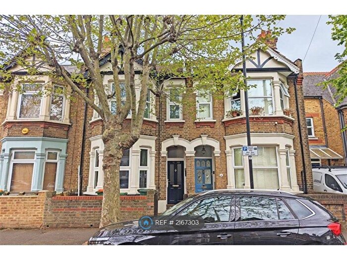 2 Bedroom Flat To Rent In Wanlip Road, London, E13