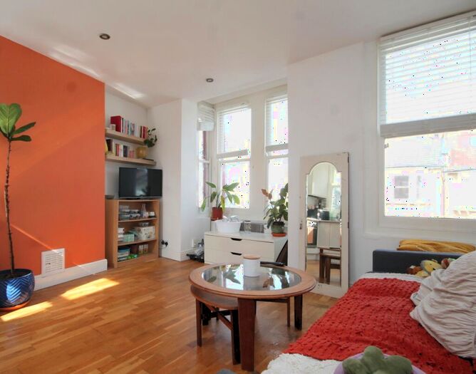 2 Bedroom Flat To Rent In Beresford Road, Wood Green, N8