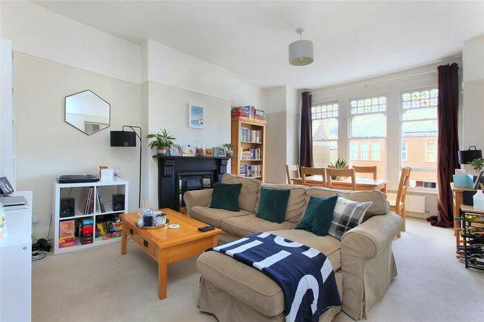 2 Bedroom Flat To Rent In Louisville Road, Balham, London, SW17