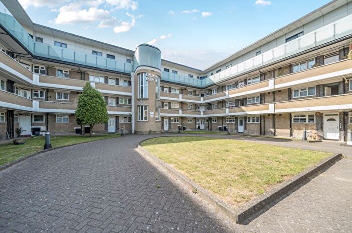 2 Bedroom Flat To Rent In Purley Court, Brighton Road, Purley, CR8