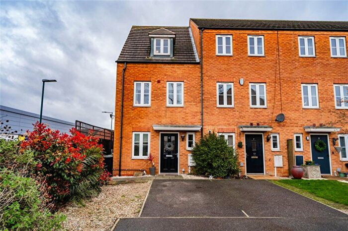 3 Bedroom End Of Terrace House For Sale In Robert Pearson Mews, Grimsby, Lincolnshire, DN32