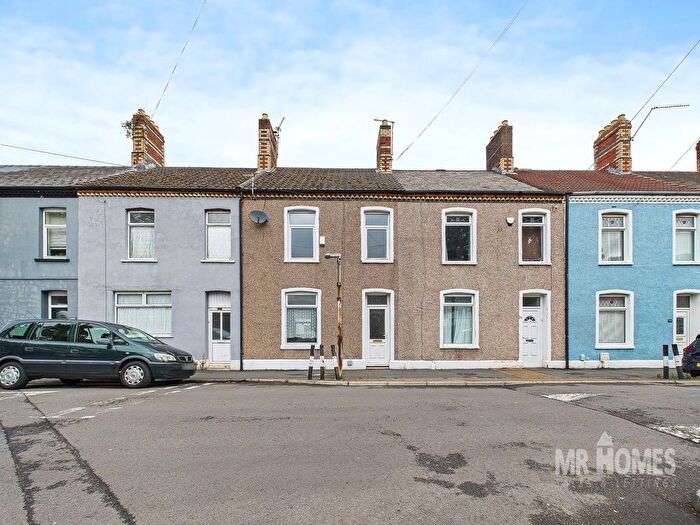 4 Bedroom Terraced House For Sale In Bromsgrove Street, Grangetown, Cardiff, CF11