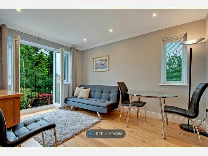 2 Bedroom Flat To Rent In Ryefield Crescent, Northwood, HA6