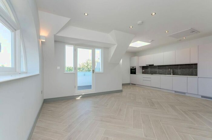 2 Bedroom Flat To Rent In Woodborough Road, Putney, London, SW15