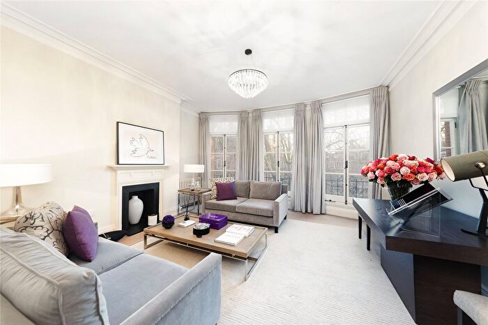 2 Bedroom Flat To Rent In Mount Street, Mayfair, London, W1K