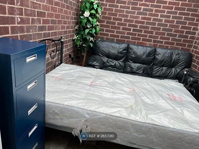 Studio To Rent In Victoria Park, Manchester, M14