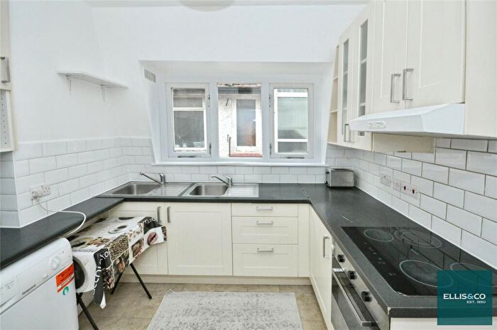 2 Bedroom Apartment To Rent In West Heath Drive, Golders Green, NW11