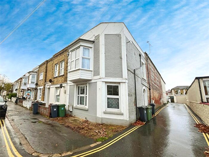 2 Bedroom Flat To Rent In Fitzroy Street, Sandown, Isle Of Wight, PO36