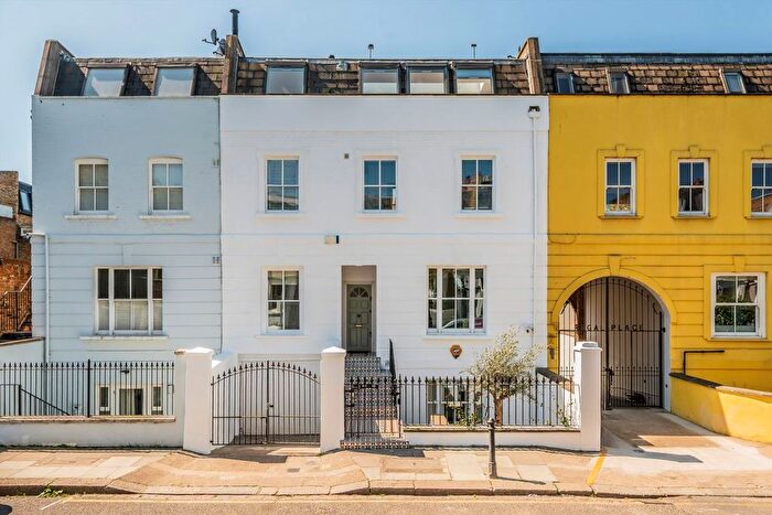 3 Bedroom Flat For Sale In Maxwell Road, Fulham, SW6
