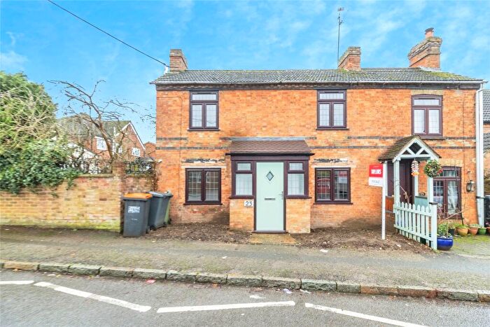 3 Bedroom Semi-Detached House For Sale In Birds Hill, Heath And Reach, Leighton Buzzard, Bedfordshire, LU7