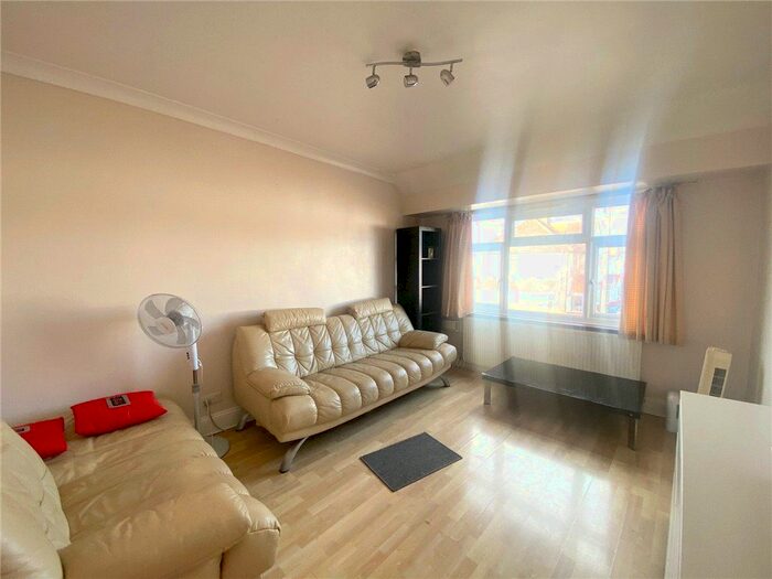 1 Bedroom Flat To Rent In Hinton Avenue, Hounslow, TW4
