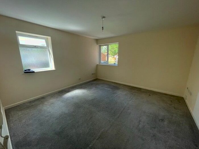 2 Bedroom Flat To Rent In West Heath Road, West Heath, B31