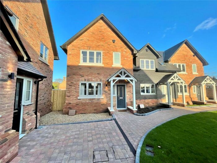 2 Bedroom End Of Terrace House To Rent In Verside, St. Albans, AL2