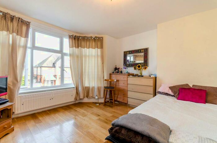 Studio To Rent In Effingham Road, Long Ditton, Surbiton, KT6