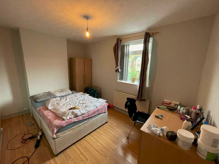 4 Bedroom Semi-Detached House To Rent In Eldon Terrace, Reading, Berkshire, RG1