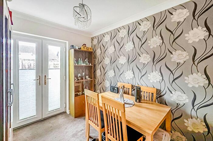 3 Bedroom Bungalow For Sale In Grassam Close, Preston, Hull, HU12