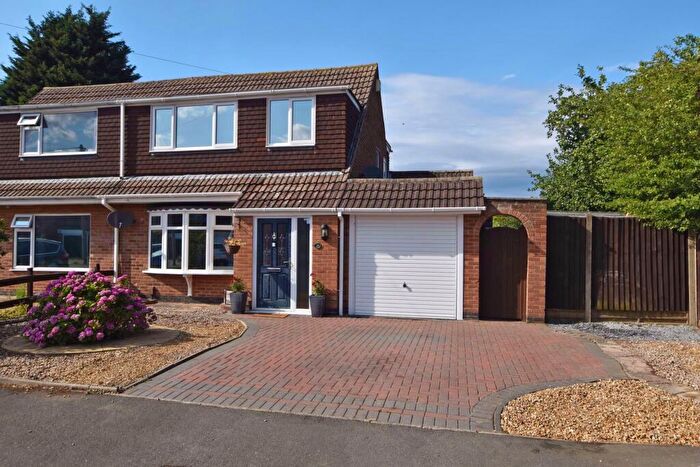 3 Bedroom Semi-Detached House For Sale In Murdoch Rise, Loughborough, LE11