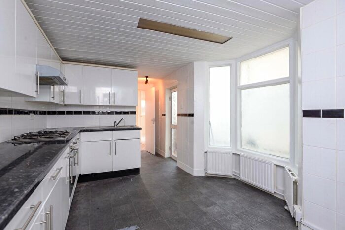 4 Bedroom Terraced House To Rent In Stanhope Road, North Finchley, London, N12