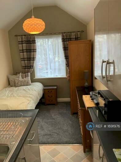 Studio To Rent In Heavitree Road, Exeter, EX1