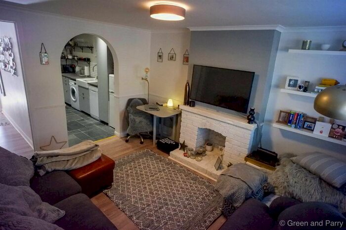 1 Bedroom Flat To Rent In Station Road, Addlestone KT15