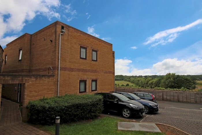 2 Bedroom Flat To Rent In Pool Barton, Keynsham, BS31