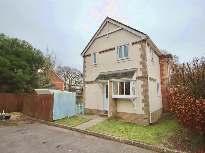 1 Bedroom End Of Terrace House For Sale In Holmes Close, Chippenham, SN15