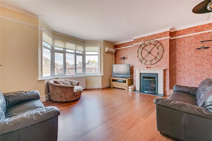 3 Bedroom Maisonette To Rent In Upper Richmond Road West, East Sheen, SW14