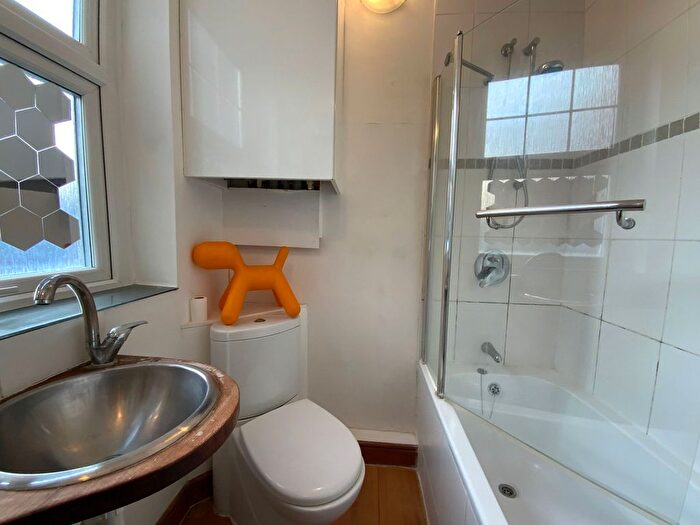 1 Bedroom Flat To Rent In West Wycombe Road, High Wycombe, HP11