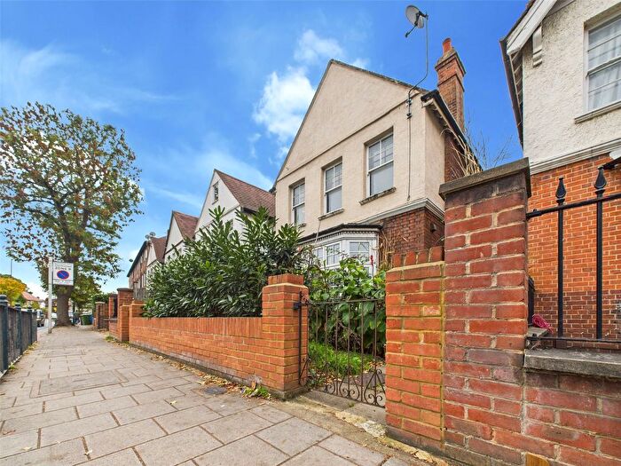 3 Bedroom Maisonette To Rent In Whitton Road, Twickenham, TW1