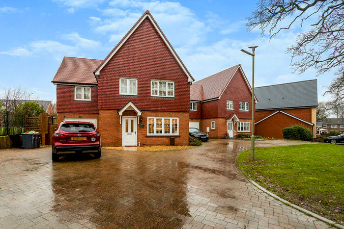 4 Bedroom Detached House To Rent In Woodcroft Lane, Waterlooville, Hampshire, PO8