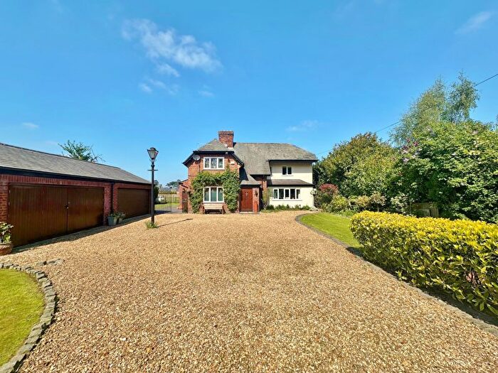 4 Bedroom Detached House For Sale In Badgers Rake Lane, Ledsham, Cheshire, CH66