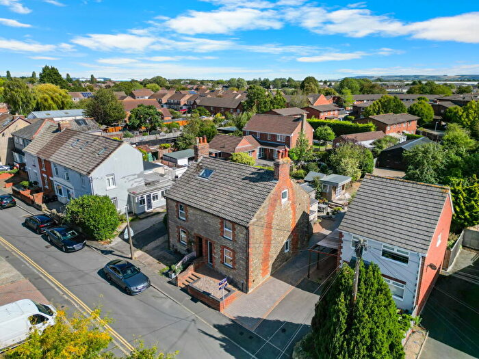 3 Bedroom Semi-Detached House For Sale In St. Philips Road, Swindon, SN2