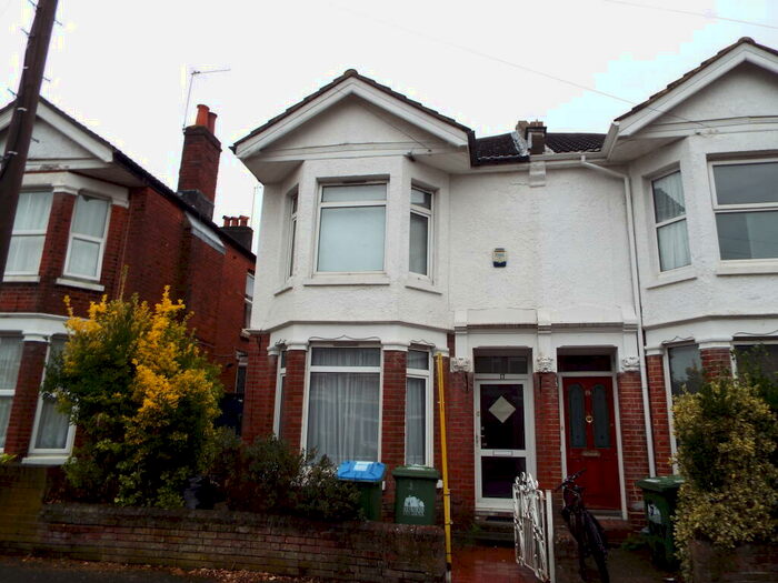 4 Bedroom House To Rent In Devonshire Road, Southamtpon, SO15