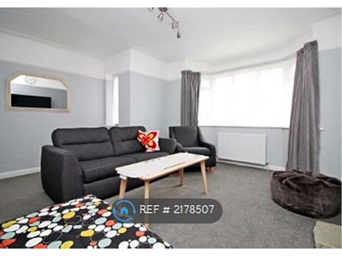 2 Bedroom Maisonette To Rent In Springfield Close, Stanmore, HA7