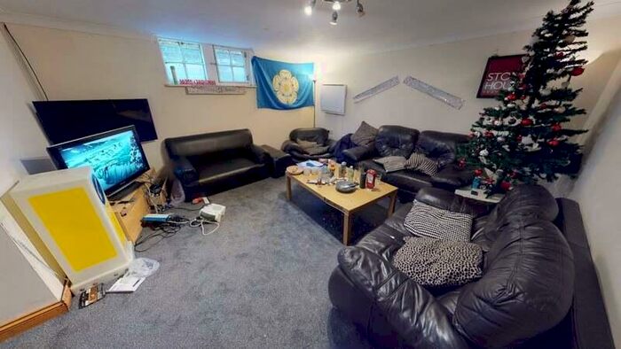 8 Bedroom Terraced House To Rent In Regent Park Avenue, Hyde Park, Leeds, LS6