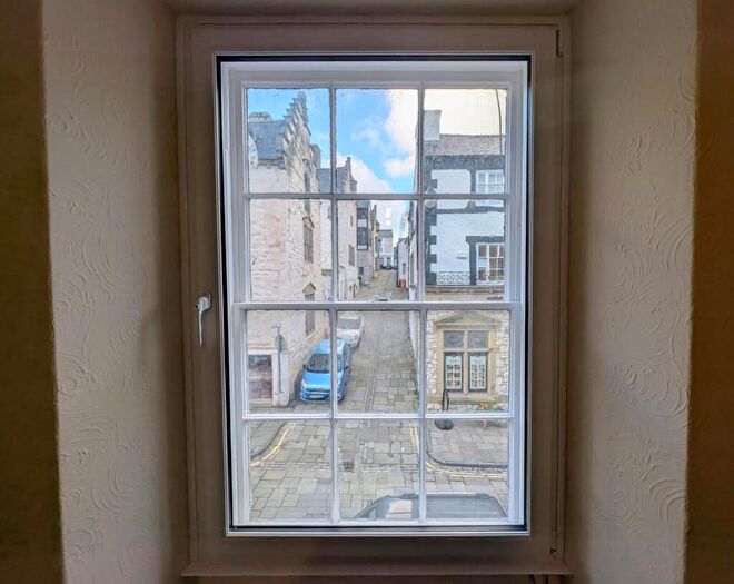 2 Bedroom Apartment To Rent In High Street, Conwy, LL32