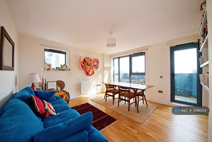 2 Bedroom Flat To Rent In Hythe House, London, N4