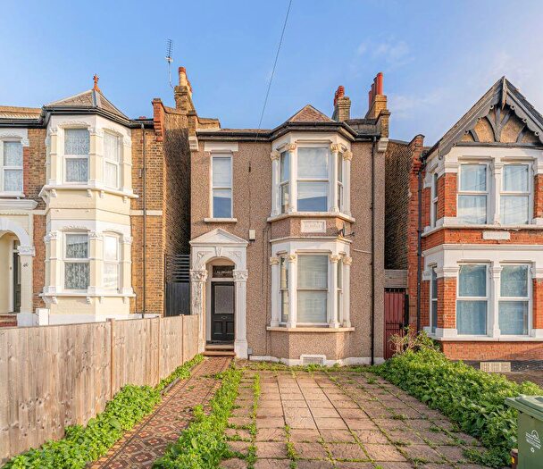 2 Bedroom Flat For Sale In First Floor Flat, Queens Road, Leytonstone, Waltham Forest, E11