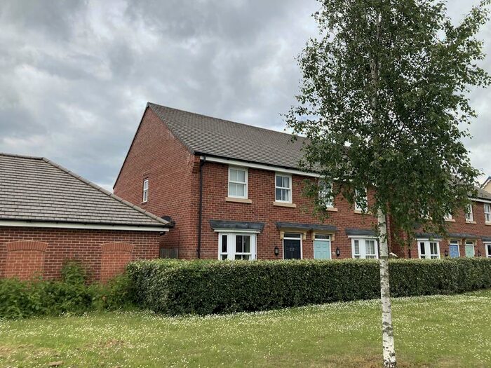 3 Bedroom End Of Terrace House To Rent In Green Keepers, Great Denham, MK40