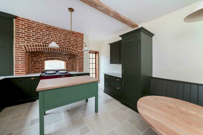 4 Bedroom Town House To Rent In High Street, Woodstock, OX20