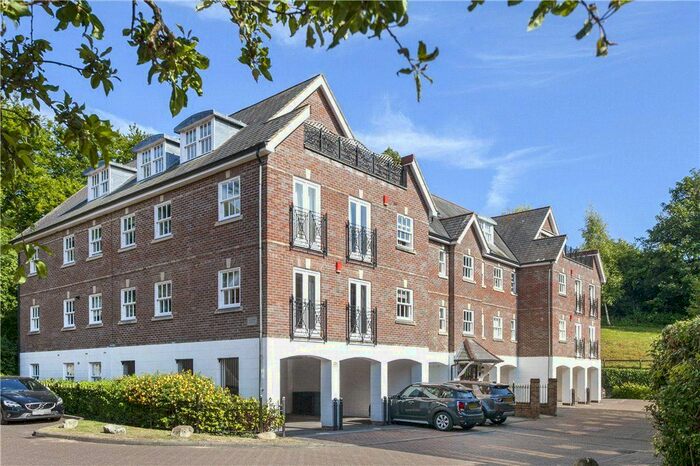2 Bedroom Flat To Rent In Sells Close, Guildford, Surrey, GU1
