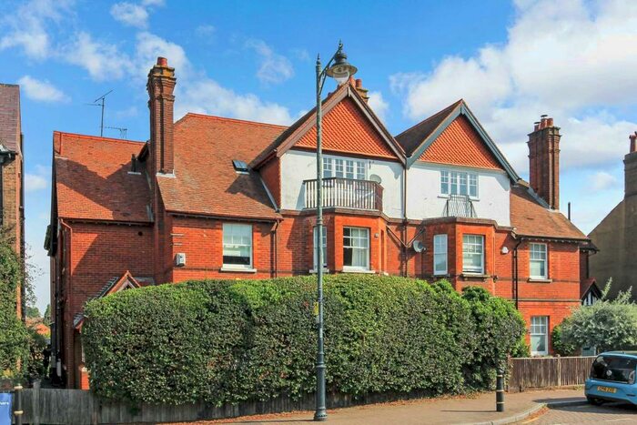 1 Bedroom Flat To Rent In High Street, Tring, HP23