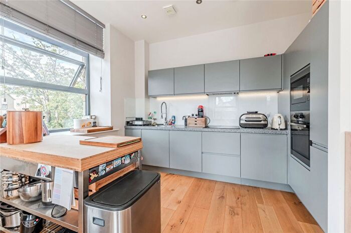 2 Bedroom Flat For Sale In Flat, Horsforth Mill, Low Lane, Horsforth, Leeds, West Yorkshire, LS18