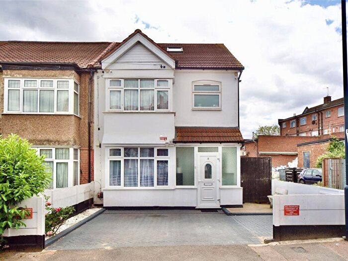 6 Bedroom End Of Terrace House For Sale In Queensbury Road, London, NW9