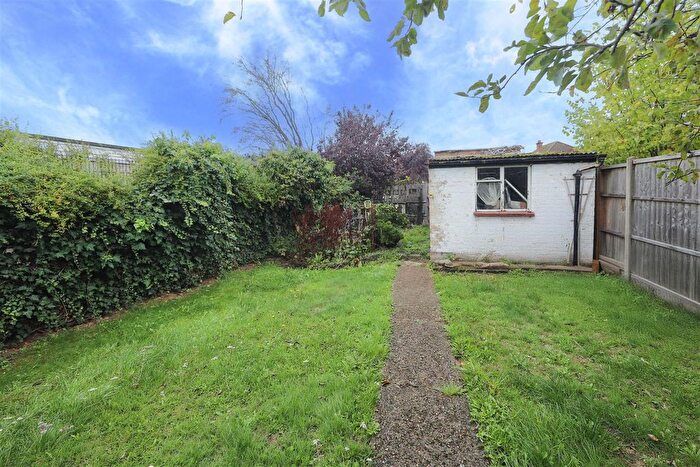 2 Bedroom Detached House For Sale In Royal Lane, Hillingdon, UB8