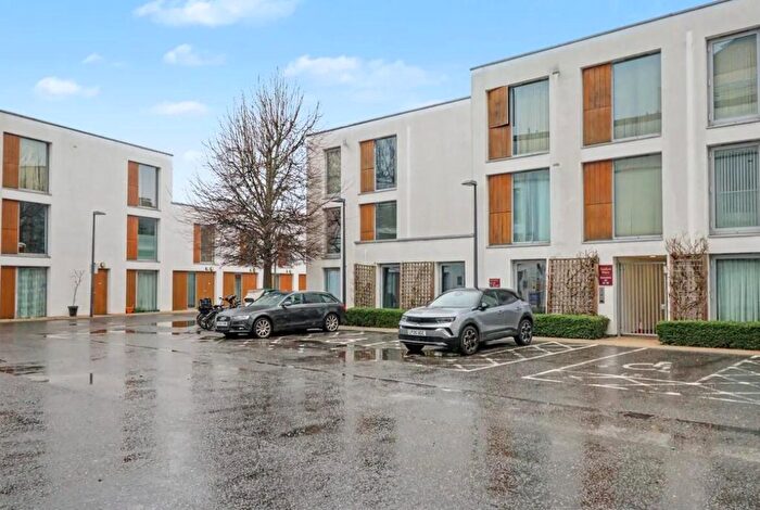 2 Bedroom Flat To Rent In Stadium Mews, London, N5