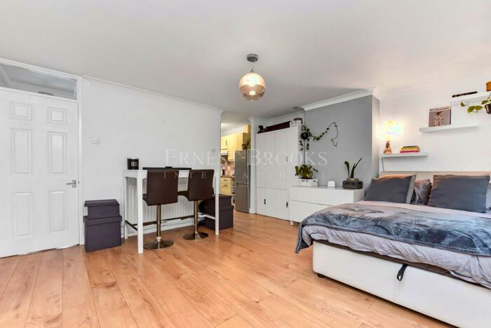 Studio To Rent In Rathbone House, Canning Town, E16