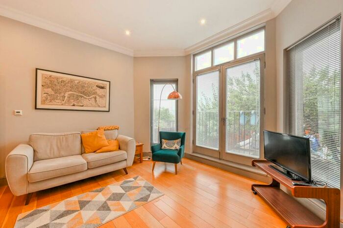 2 Bedroom Flat To Rent In Hillfield Avenue, London, , Crouch End, London, N8